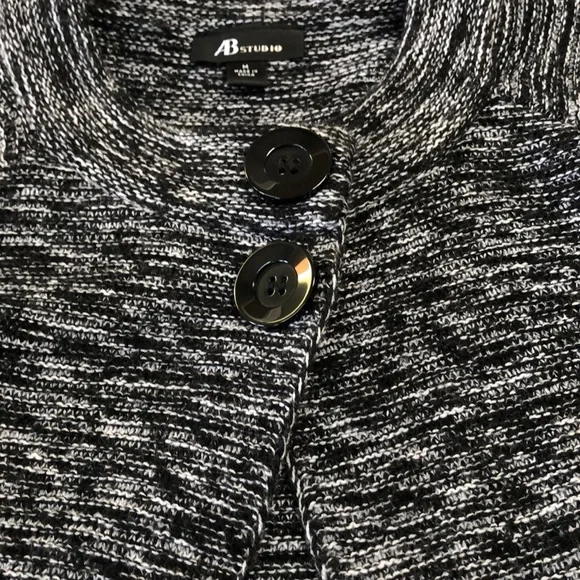 AB Studio Black/White cardigan, open front with button at neckline. Size Medium - Picture 3 of 4